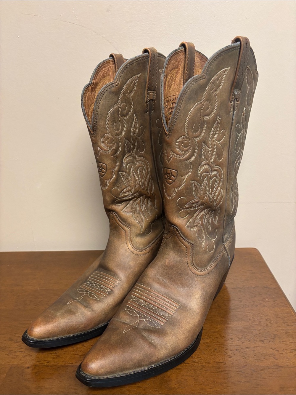 Ariat Women’s Distressed Brown Leather Western Boots with Cream Stitching